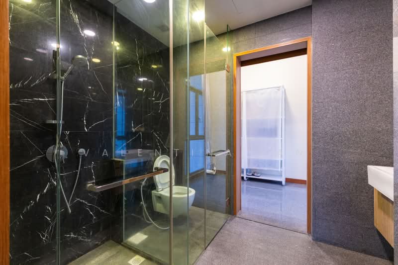 Seahill, 121 West Coast Crescent, 2 Bedrooms, 786 sqft, Condominium For Sale, by Valentina Tan, 500128262 - Common Bathroom - PropertyGuru.com.sg