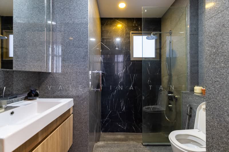 Seahill, 121 West Coast Crescent, 2 Bedrooms, 786 sqft, Condominium For Sale, by Valentina Tan, 500128262 - Master bathroom - PropertyGuru.com.sg