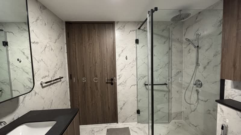 Sceneca Residence, 26 Tanah Merah Kechil Link, 1 Bedroom, 538 sqft, Condominium For Rent, by Priscilla Hoe, 500128268 - Roomy Bathroom - PropertyGuru.com.sg