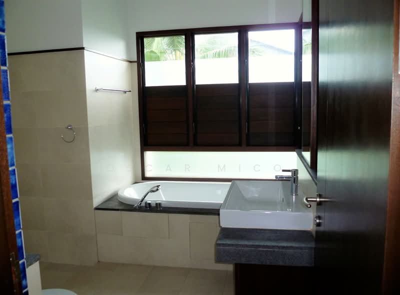 ocean drive, Ocean Drive, 4 Bedrooms, 5,500 sqft, Detached House For Rent, by Oscar Mico, 500128302 - Bathroom - PropertyGuru.com.sg