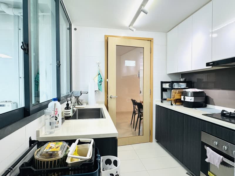 Esparina Residences, 115 Compassvale Bow, 3 Bedrooms, 1,066 sqft, Executive Condominium For Sale, by Vicky Chen, 500128330 - Kitchen - PropertyGuru.com.sg