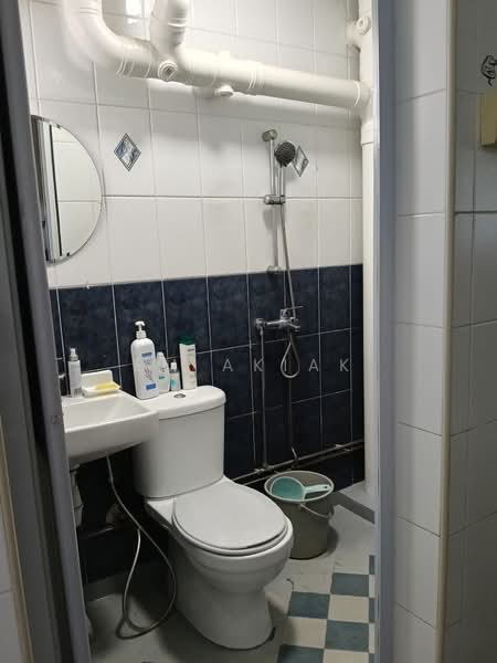 111 Gangsa Road, 111 Gangsa Road, 3 Bedrooms, 1,420 sqft, HDB Flat For Sale, by Em Akiak, 500128348 - Bathroom - PropertyGuru.com.sg