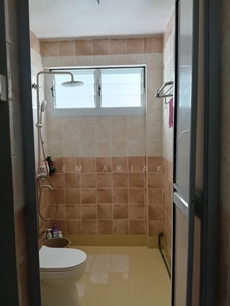 111 Gangsa Road, 111 Gangsa Road, 3 Bedrooms, 1,420 sqft, HDB Flat For Sale, by Em Akiak, 500128348 - Bathroom - PropertyGuru.com.sg