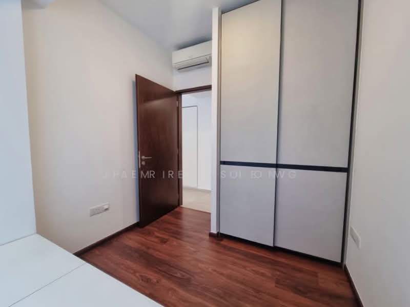 D'Nest, 131 Pasir Ris Grove, 2 Bedrooms, 753 sqft, Condominium For Sale, by Perry Siow, 500128349 - Bedroom - PropertyGuru.com.sg