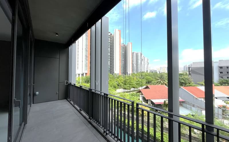 Petit Jervois, 33 Jervois Road, 2 Bedrooms, 1,001 sqft, Condominium For Rent, by Delvin Lim, 500128372 - Balcony - PropertyGuru.com.sg