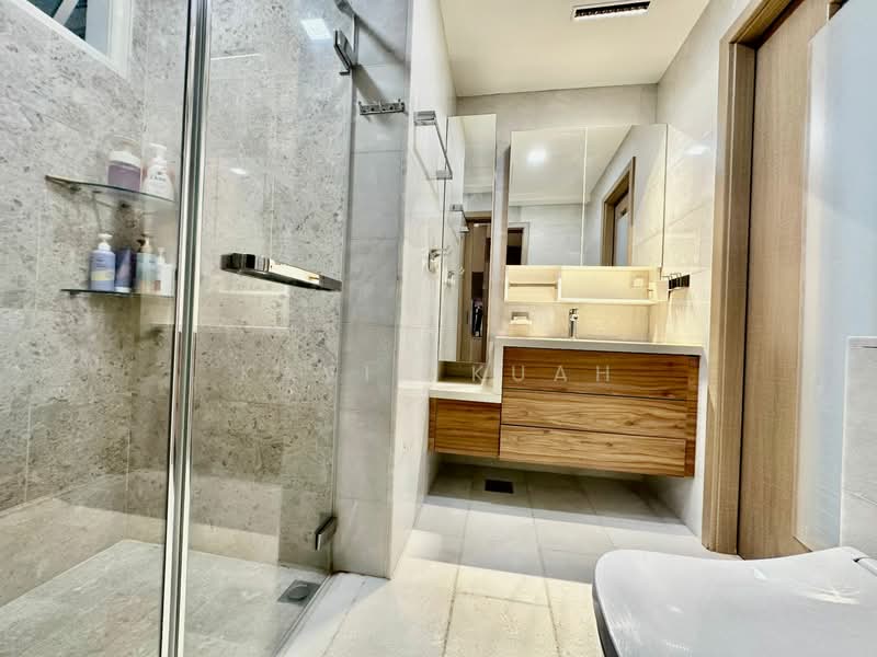 Parc Palais, 53 Hume Avenue, 3 Bedrooms, 1,356 sqft, Condominium For Sale, by Kavin Kuah, 500128383 - Bathroom - PropertyGuru.com.sg