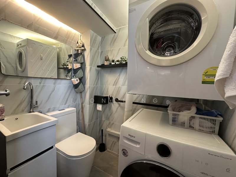 522 Hougang Avenue 6, 522 Hougang Avenue 6, 4 Bedrooms, 1,561 sqft, HDB Flat For Sale, by Lionel Ng, 500128388 - Bathroom - PropertyGuru.com.sg