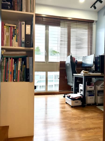 The Nautical, 97 Jalan Sendudok, 3 Bedrooms, 1,119 sqft, Condominium For Sale, by James Ng, 500128395 - Bedroom 3 - PropertyGuru.com.sg