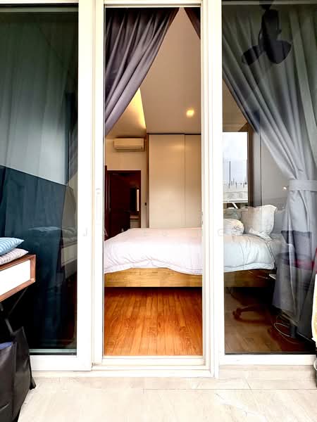 The Nautical, 97 Jalan Sendudok, 3 Bedrooms, 1,119 sqft, Condominium For Sale, by James Ng, 500128395 - Master Bedroom - Come With Balcony - PropertyGuru.com.sg
