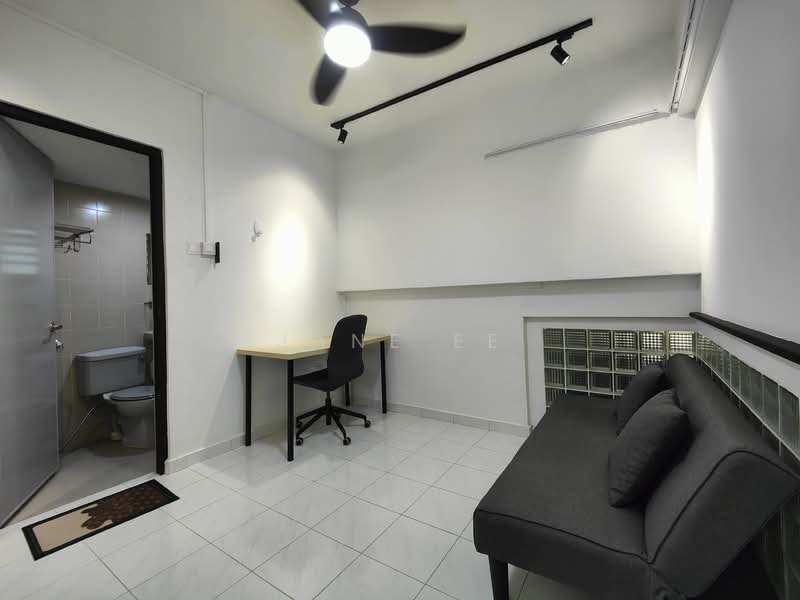 Pine Grove, 1P Pine Grove, Room Rental, 250 sqft, Condominium For Rent, by Jane Ee, 500128402 - Bathroom - PropertyGuru.com.sg