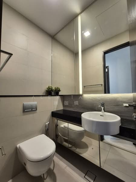 Kallang Riverside, 51 Kampong Bugis, 2 Bedrooms, 1,001 sqft, Condominium For Sale, by Alex Tang 陳拁燐, 500128433 - Bathroom - PropertyGuru.com.sg