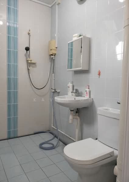 297 Tampines Street 22, 297 Tampines Street 22, 3 Bedrooms, 1,130 sqft, HDB Flat For Sale, by Kaven Oh, 500128436 - Bathroom - PropertyGuru.com.sg