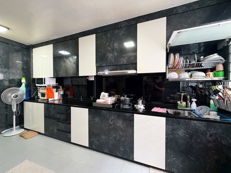 880 Yishun Street 81, 880 Yishun Street 81, 3 Bedrooms, 1,119 sqft, HDB Flat For Sale, by Lydia J, 500128457 - Kitchen - PropertyGuru.com.sg