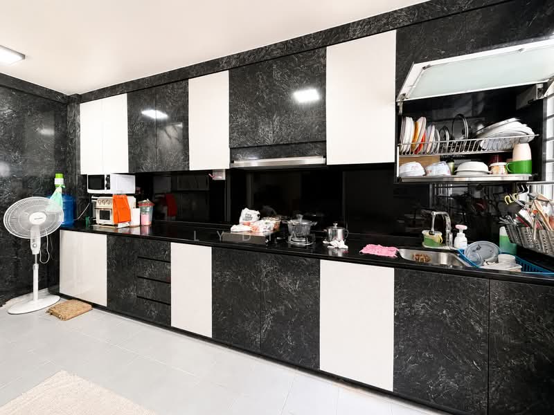 880 Yishun Street 81, 880 Yishun Street 81, 3 Bedrooms, 1,119 sqft, HDB Flat For Sale, by Lydia J, 500128457 - Kitchen - PropertyGuru.com.sg