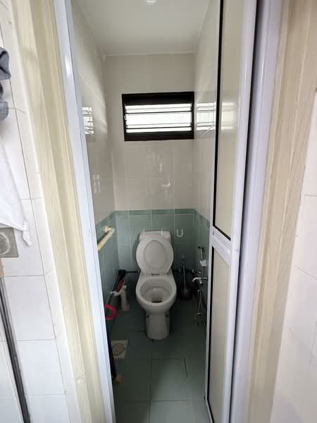 28 Telok Blangah Rise, 28 Telok Blangah Rise, 2 Bedrooms, 791 sqft, HDB Flat For Sale, by Jane Liu Yan, 500128465 - Bathroom - PropertyGuru.com.sg