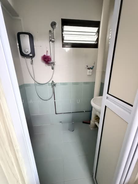 28 Telok Blangah Rise, 28 Telok Blangah Rise, 2 Bedrooms, 791 sqft, HDB Flat For Sale, by Jane Liu Yan, 500128465 - Bathroom - PropertyGuru.com.sg