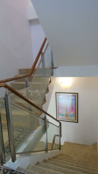 PEAKVILLE ESTATE, , 6 Bedrooms, 3,275 sqft, Corner Terrace For Sale, by Hashim Bahashwan, 500128477 - Staircase - PropertyGuru.com.sg