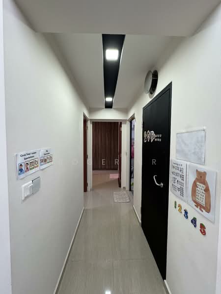 547D Segar Road, 547D Segar Road, 2 Bedrooms, 721 sqft, HDB Flat For Sale, by Roger Er, 500128479 - Corridor - PropertyGuru.com.sg