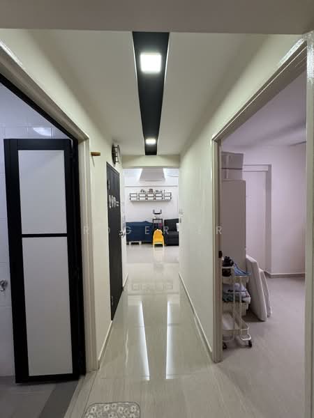 547D Segar Road, 547D Segar Road, 2 Bedrooms, 721 sqft, HDB Flat For Sale, by Roger Er, 500128479 - Corridor - PropertyGuru.com.sg