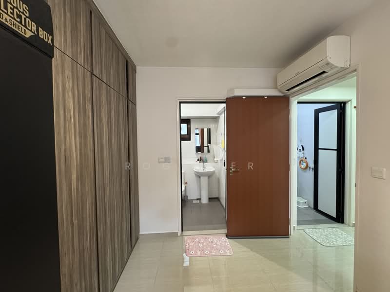 547D Segar Road, 547D Segar Road, 2 Bedrooms, 721 sqft, HDB Flat For Sale, by Roger Er, 500128479 - Bathroom - PropertyGuru.com.sg
