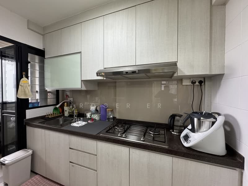 547D Segar Road, 547D Segar Road, 2 Bedrooms, 721 sqft, HDB Flat For Sale, by Roger Er, 500128479 - Kitchen - PropertyGuru.com.sg