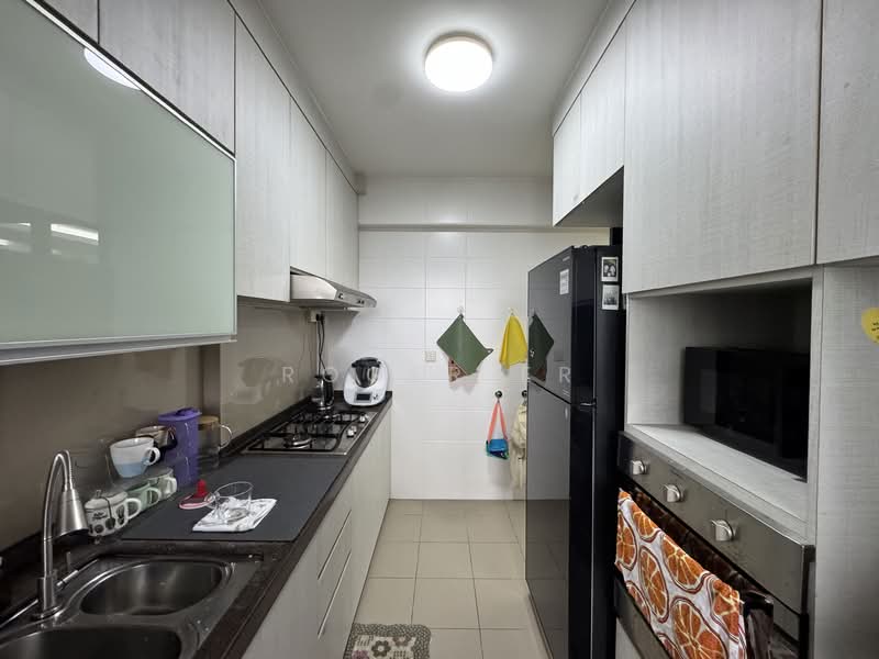 547D Segar Road, 547D Segar Road, 2 Bedrooms, 721 sqft, HDB Flat For Sale, by Roger Er, 500128479 - Kitchen - PropertyGuru.com.sg
