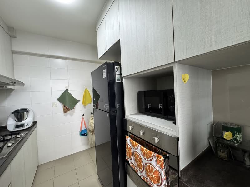 547D Segar Road, 547D Segar Road, 2 Bedrooms, 721 sqft, HDB Flat For Sale, by Roger Er, 500128479 - Kitchen - PropertyGuru.com.sg