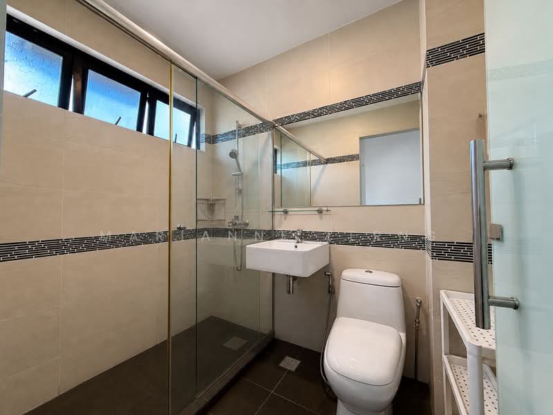 Serangoon Garden Estate, Chuan Walk, 5 Bedrooms, 3,500 sqft, Terraced House For Rent, by Marianne Terng, 500128508 - Bathroom - PropertyGuru.com.sg