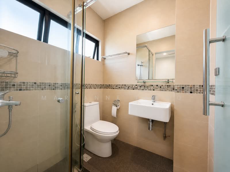 Serangoon Garden Estate, Chuan Walk, 5 Bedrooms, 3,500 sqft, Terraced House For Rent, by Marianne Terng, 500128508 - Bathroom - PropertyGuru.com.sg