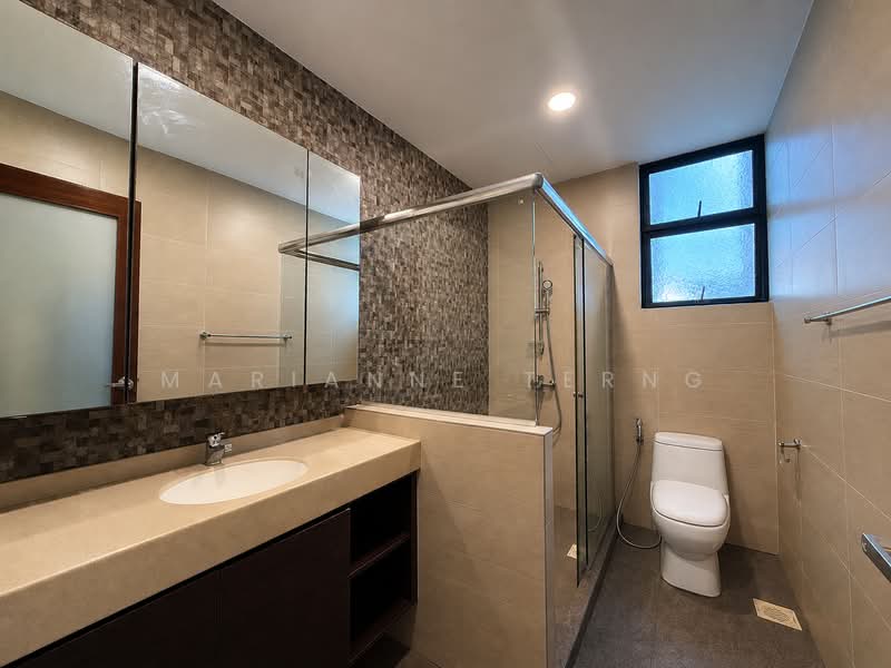 Serangoon Garden Estate, Chuan Walk, 5 Bedrooms, 3,500 sqft, Terraced House For Rent, by Marianne Terng, 500128508 - Bathroom - PropertyGuru.com.sg