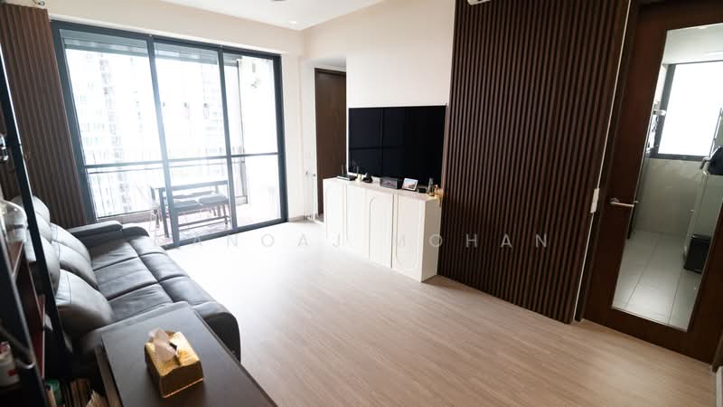 Foresque Residences, 101 Petir Road, 2 Bedrooms, 711 sqft, Condominium For Sale, by Manoaj Mohan, 500128526 - Living Room - PropertyGuru.com.sg
