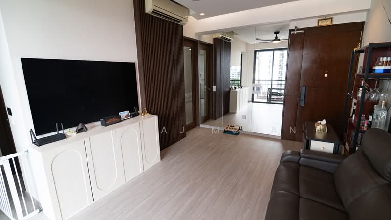 Foresque Residences, 101 Petir Road, 2 Bedrooms, 711 sqft, Condominium For Sale, by Manoaj Mohan, 500128526 - Living Room - PropertyGuru.com.sg