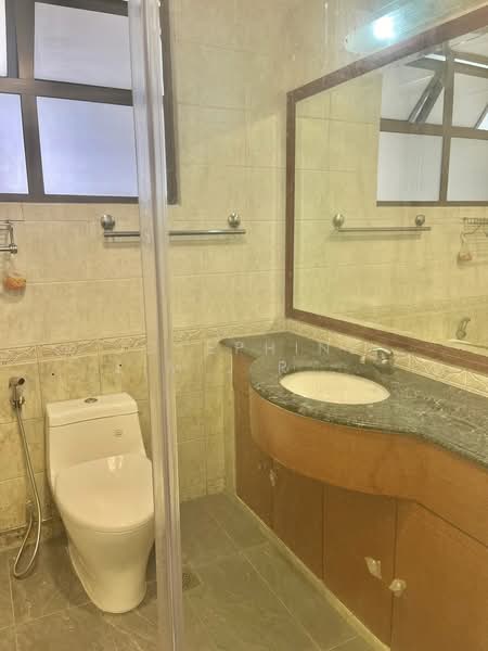 Chuan Villas, Chuan Close, Room Rental, 300 sqft, Terraced House For Rent, by Josephine Lim J R 林婕容 (区域分行董事 ), 500128528 - Bathroom - PropertyGuru.com.sg