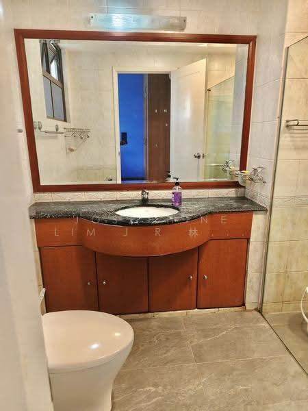Chuan Villas, Chuan Close, Hougang / Punggol / Sengkang, Room Rental, 300 sqft, Terraced House For Rent, by Josephine Lim J R 林婕容 (区域分行董事 ), 500128528 - Bathroom - PropertyGuru.com.sg