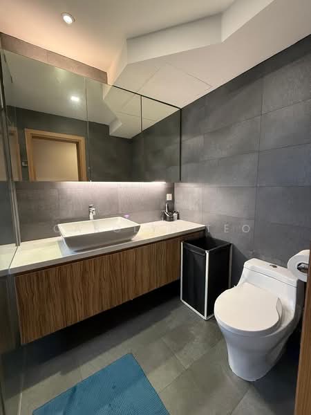 Seasons View, 5 Pemimpin Drive, 2 Bedrooms, 969 sqft, Condominium For Sale, by Carolyn Teo, 500128537 - Master Bathroom - PropertyGuru.com.sg