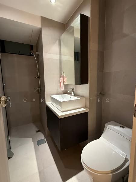 Seasons View, 5 Pemimpin Drive, 2 Bedrooms, 969 sqft, Condominium For Sale, by Carolyn Teo, 500128537 - Common Bathroom - PropertyGuru.com.sg