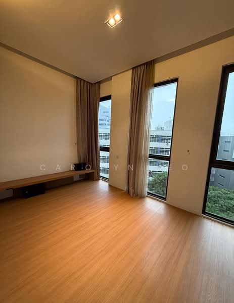 Seasons View, 5 Pemimpin Drive, 2 Bedrooms, 969 sqft, Condominium For Sale, by Carolyn Teo, 500128537 - Master Bedroom - PropertyGuru.com.sg