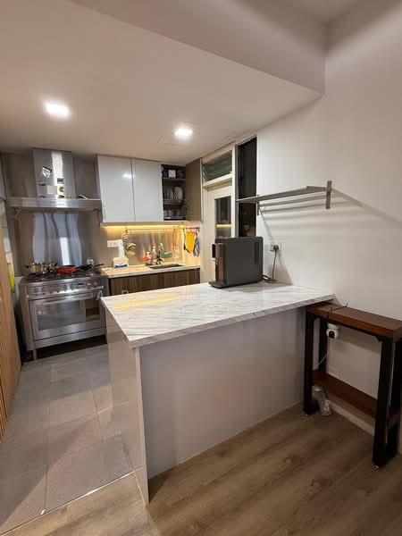 Seasons View, 5 Pemimpin Drive, 2 Bedrooms, 969 sqft, Condominium For Sale, by Carolyn Teo, 500128537 - Kitchen - PropertyGuru.com.sg