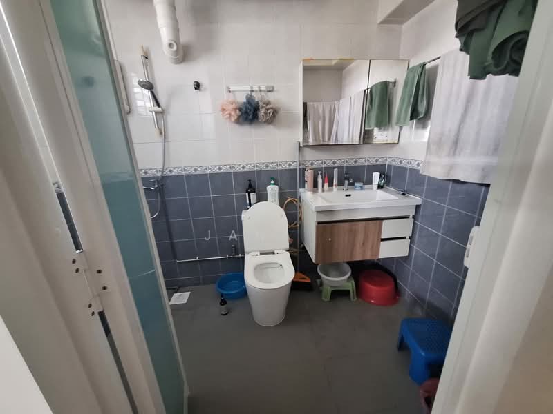 268B Boon Lay Drive, 268B Boon Lay Drive, 3 Bedrooms, 1,184 sqft, HDB Flat For Sale, by Jana ., 500128549 - Bathroom - PropertyGuru.com.sg