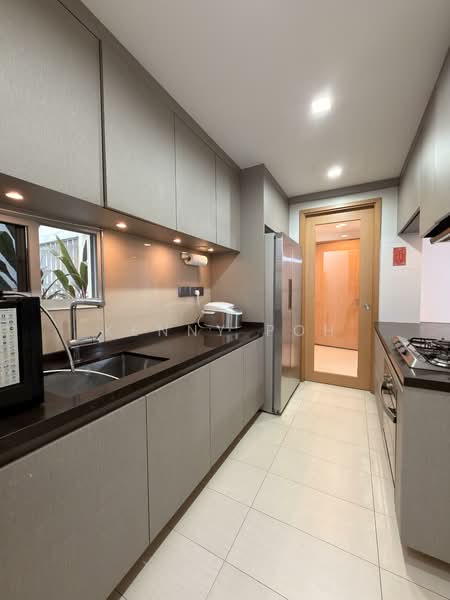 Prive, 33 Punggol Field, 3 Bedrooms, 1,496 sqft, Executive Condominium For Sale, by Kenny Poh, 500128563 - Kitchen - PropertyGuru.com.sg
