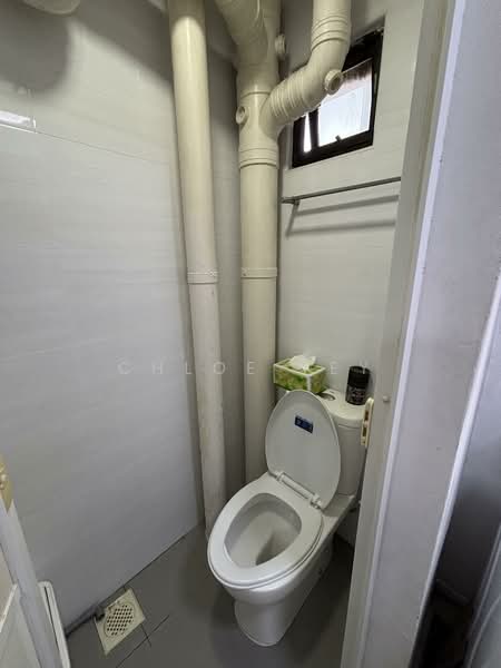 81 Commonwealth Close, 81 Commonwealth Close, 2 Bedrooms, 646 sqft, HDB Flat For Rent, by Chloe Tey, 500128568 - Bathroom - PropertyGuru.com.sg