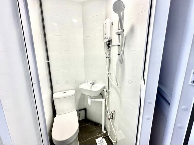 Eastpoint Green, 3 Simei Street 3, 2 Bedrooms, 969 sqft, Condominium For Sale, by Carmen Ho, 500128574 - Bathroom - PropertyGuru.com.sg