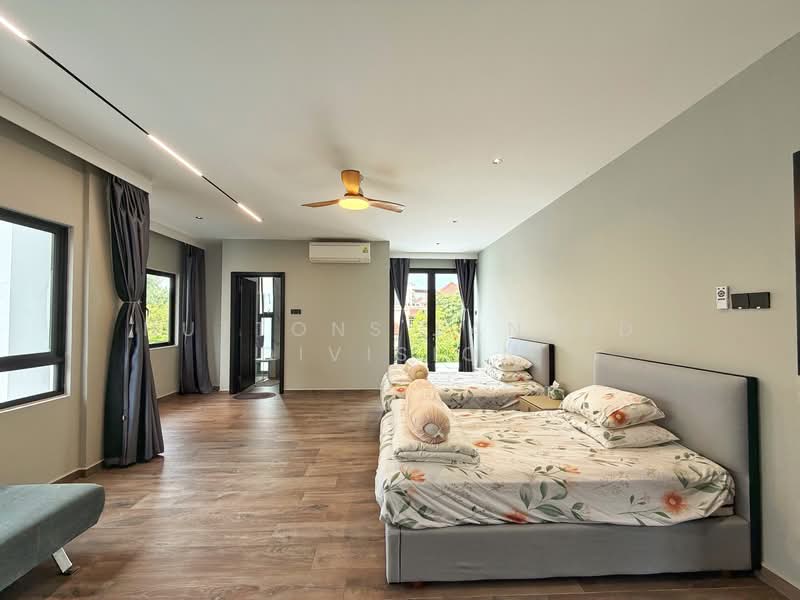 Modern Luxury Bungalow in Kew Drive, Kew drive, 7 Bedrooms, 8,800 sqft, Detached House For Sale, by Leon Lim, 500128577 - Bedroom - PropertyGuru.com.sg