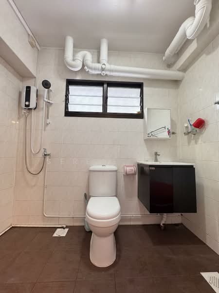 607 Woodlands Ring Road, 607 Woodlands Ring Road, 3 Bedrooms, 1,302 sqft, HDB Flat For Sale, by Serene Sin, 500128581 - Bathroom - PropertyGuru.com.sg