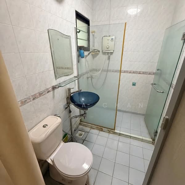 654B Jurong West Street 61, 654B Jurong West Street 61, 3 Bedrooms, 1,184 sqft, HDB Flat For Sale, by Tessa Chan, 500128588 - Bathroom - PropertyGuru.com.sg