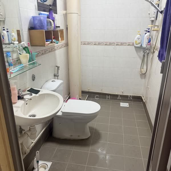 654B Jurong West Street 61, 654B Jurong West Street 61, 3 Bedrooms, 1,184 sqft, HDB Flat For Sale, by Tessa Chan, 500128588 - Bathroom - PropertyGuru.com.sg