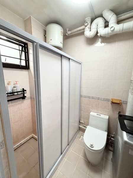 339A Sembawang Close, 339A Sembawang Close, 4 Bedrooms, 1,195 sqft, HDB Flat For Sale, by Lewis Tam, 500128620 - Bathroom - PropertyGuru.com.sg