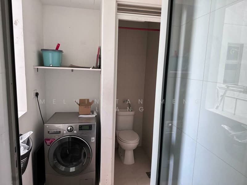 FLO Residence, Punggol Field Walk, 4 Bedrooms, 1,227 sqft, Condominium For Rent, by Melvin Tan Meng Liang, 500128632 - Bathroom - PropertyGuru.com.sg