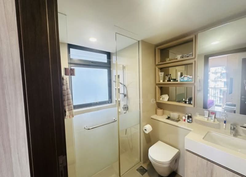 Riverbank at Fernvale, Sengkang West Way/Fernvale, 3 Bedrooms, 1,044 sqft, Condominium For Sale, by Anna Ng, 500128640 - Bathroom - PropertyGuru.com.sg