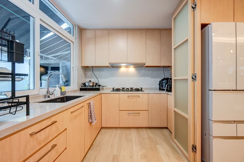 Palm Grove Regency, Palm Grove Avenue, 5 Bedrooms, 2,939 sqft, Terraced House For Sale, by Nellie Law, 500128645 - Kitchen - PropertyGuru.com.sg